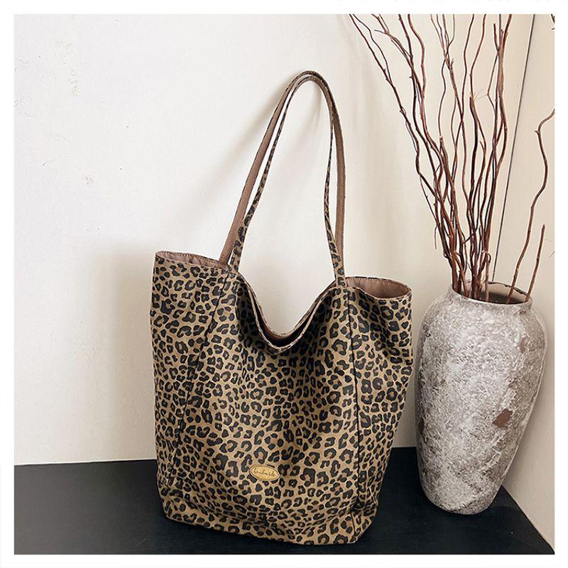 

Bag Female Leopard Print Fashion Popular Leisure Canvas Bag A leopard print