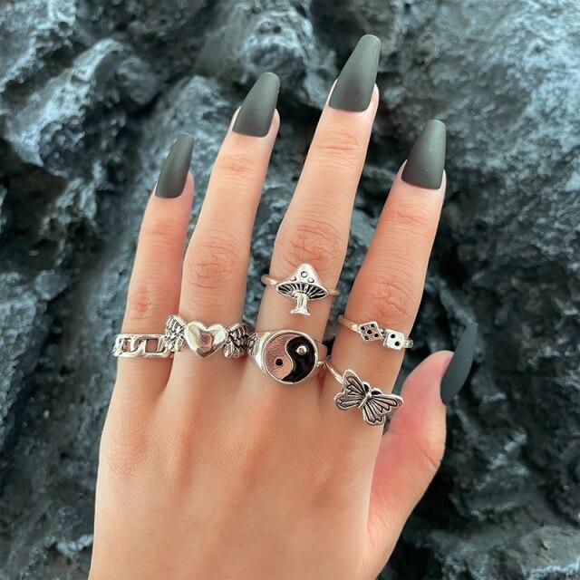 Retro For Women Punk Butterfly Heart Rings Set Retro Gothic Ancient Color Color Dice Angel Wings Charms Finger Rings JewelryVintage Rings
