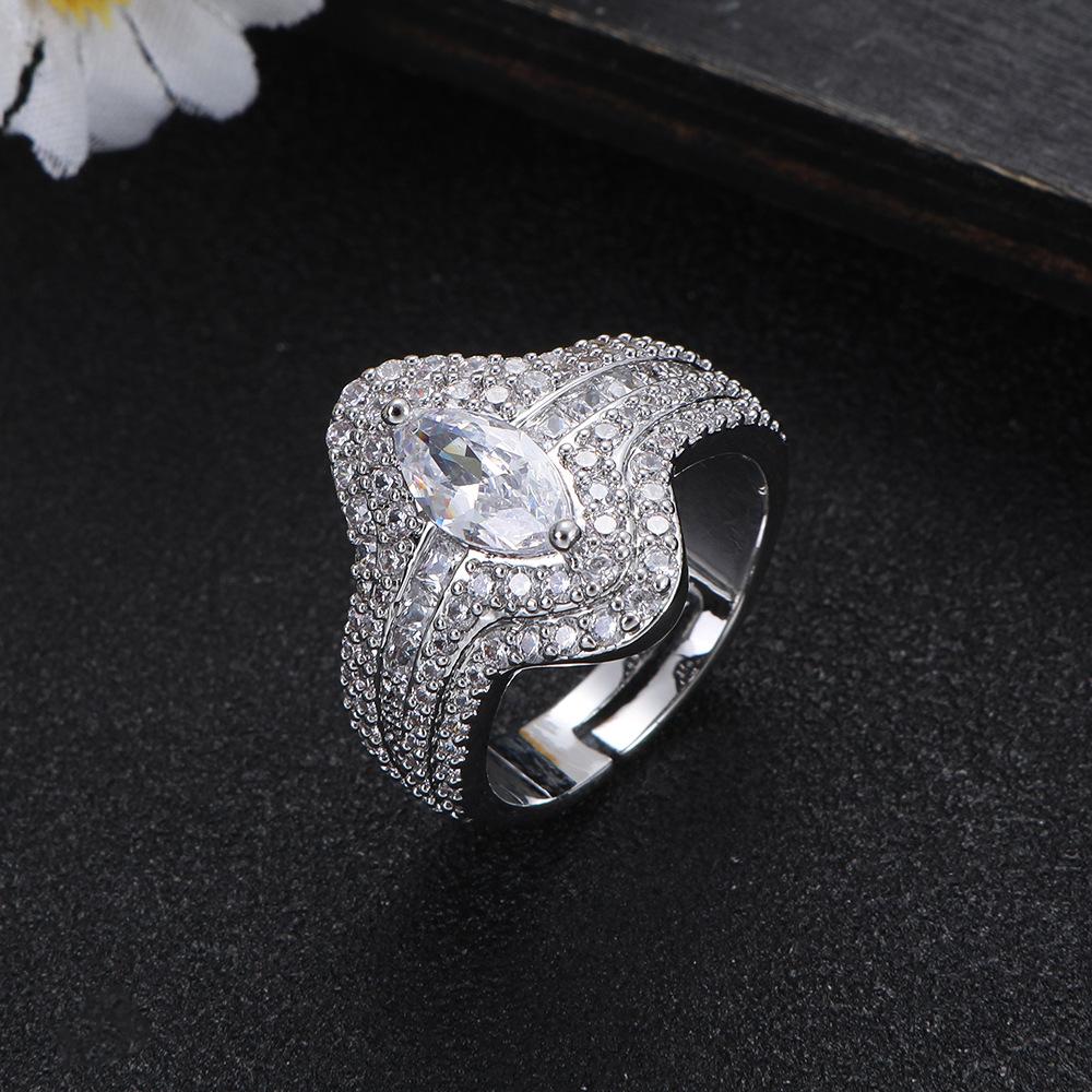 

Full Diamond Emerald Ring, Niche High-end Ring, Retro Gorgeous Heavy Industry Exquisite Jewelry Adjustable opening белый