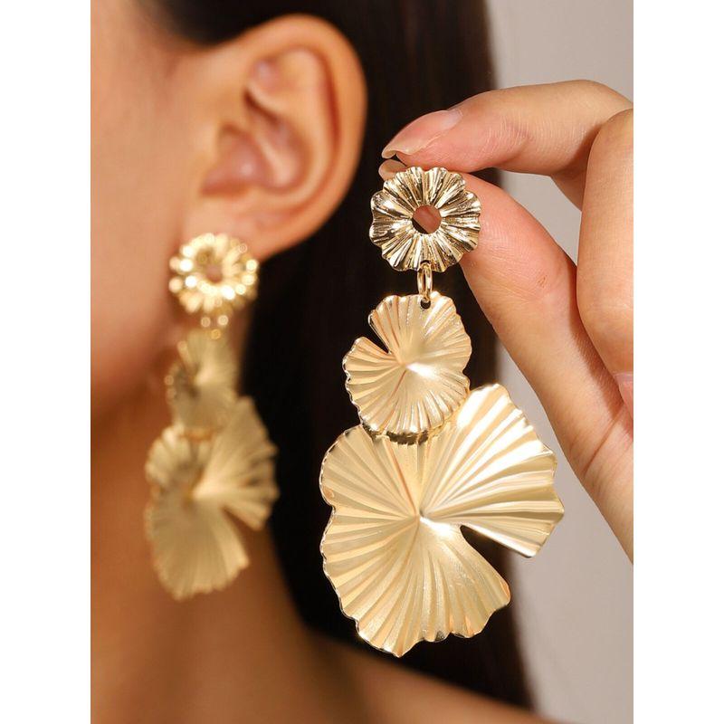 Exaggerated Earrings for Women, Large Petals, Retro 2026 New Popular Style, High-End European and American Style Earrings, Niche Design Ear Studs