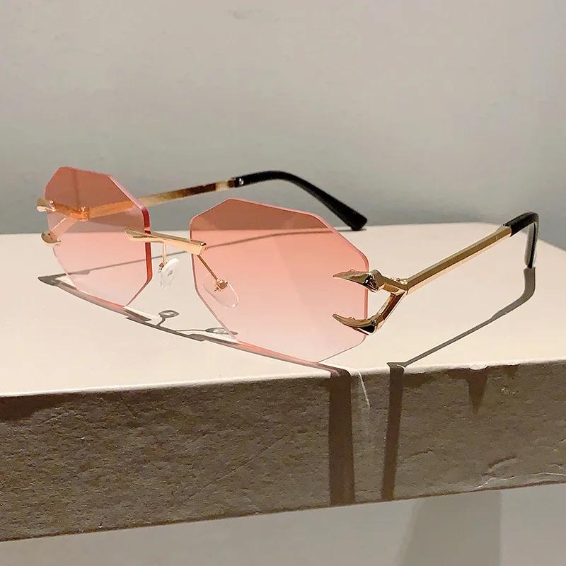 Moda Retro Punk Steam Style Okulary przeciwsłoneczne Kwadratowa Metalowa Oprawka Męskie i Damskie Okulary Przeciwsłoneczne Party Ozdobne Okulary