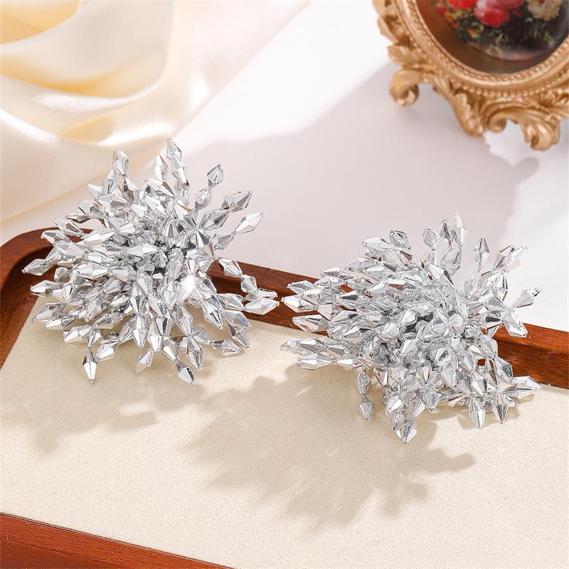 Sectional Flower Stud Earrings - Fashionable and Exaggerated Earrings with A Small-batch, High-end Design - Women's Accessories