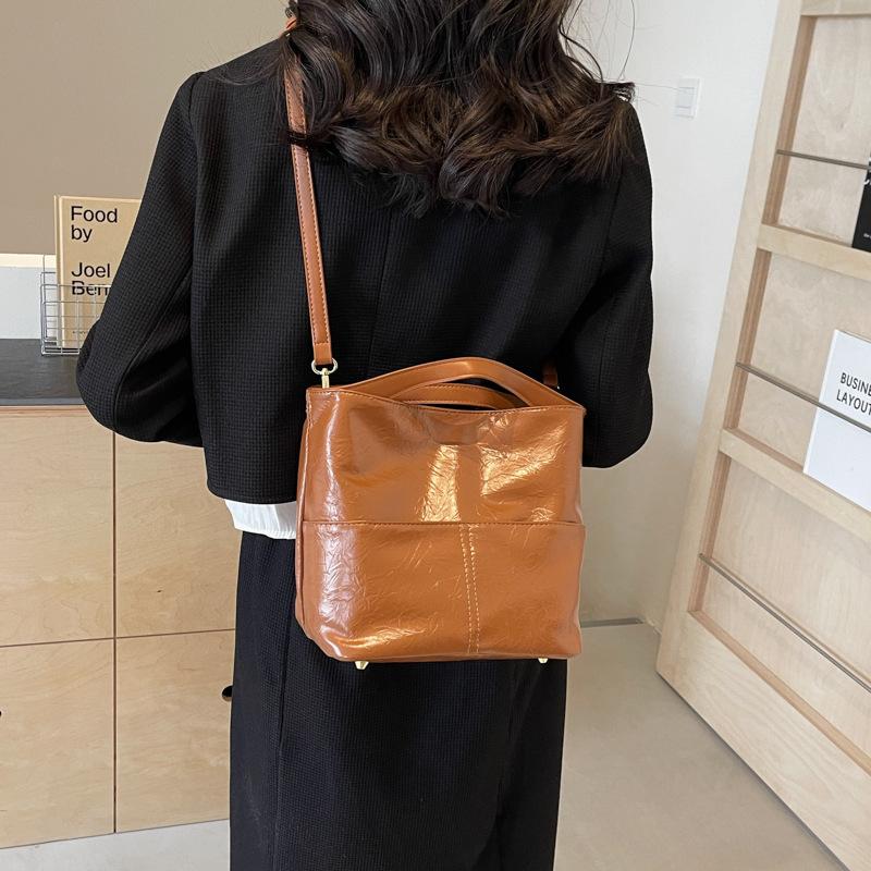 Bag Ladies 2025 New Soft Leather Portable Commuter Bucket Bag Women's Fashion Versatile Large Capacity Shoulder Messenger Bag
