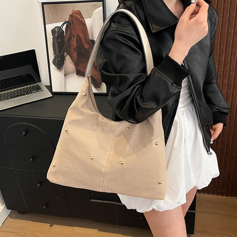 Fashion Rivet Shoulder Bag For Women Large Capacity Casual Handbags Simple Commuter Tote Bag Retro Suede Leather Underarm Bag AVE