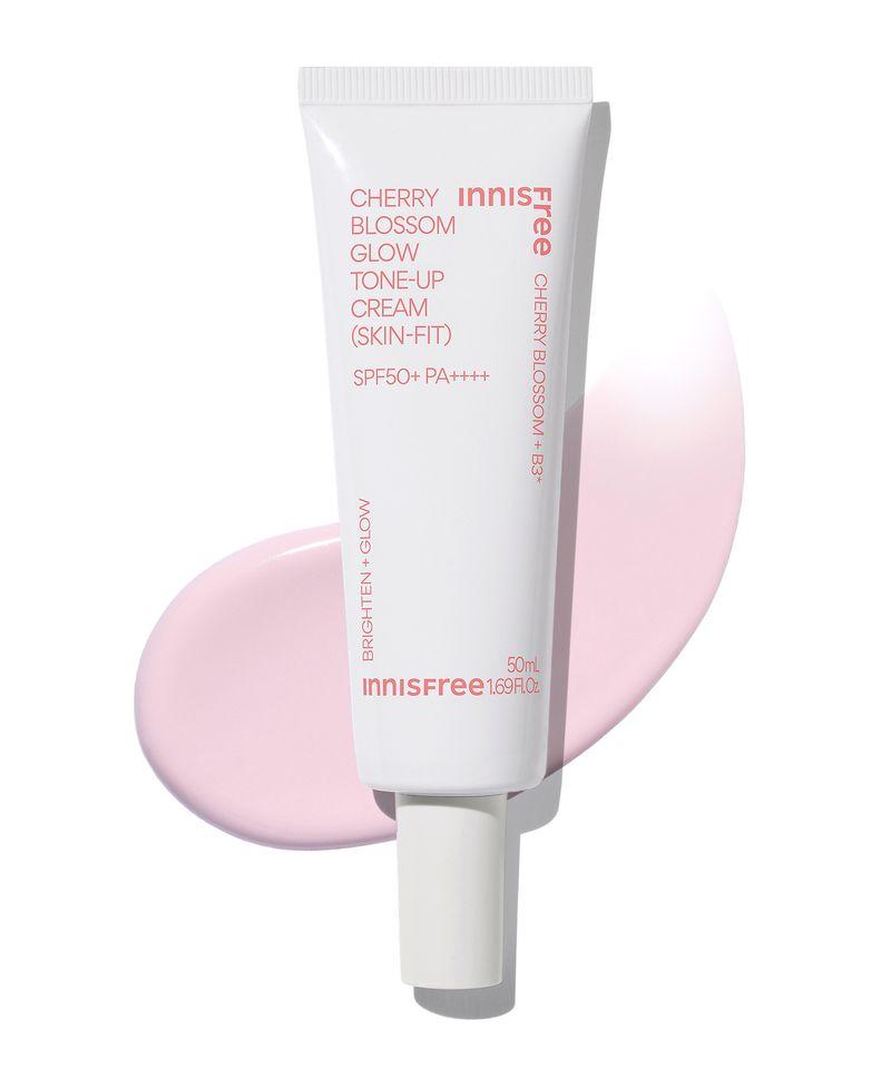 Крем с эффектом тонирования и сияния Цветок вишни Skin Fit SPF50+ PA4+ 50 мл