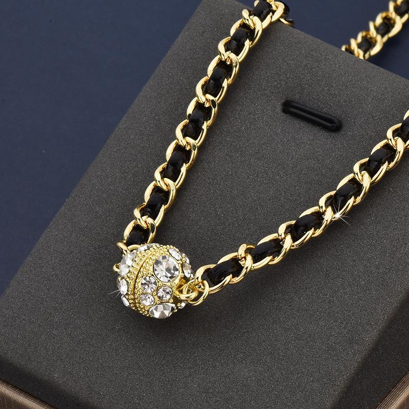 Light Luxury High-end Feeling Diamond Inlaid Magnetic Suction Love Necklace Personalized and Fashionable Women's Woven Collarbone Chain