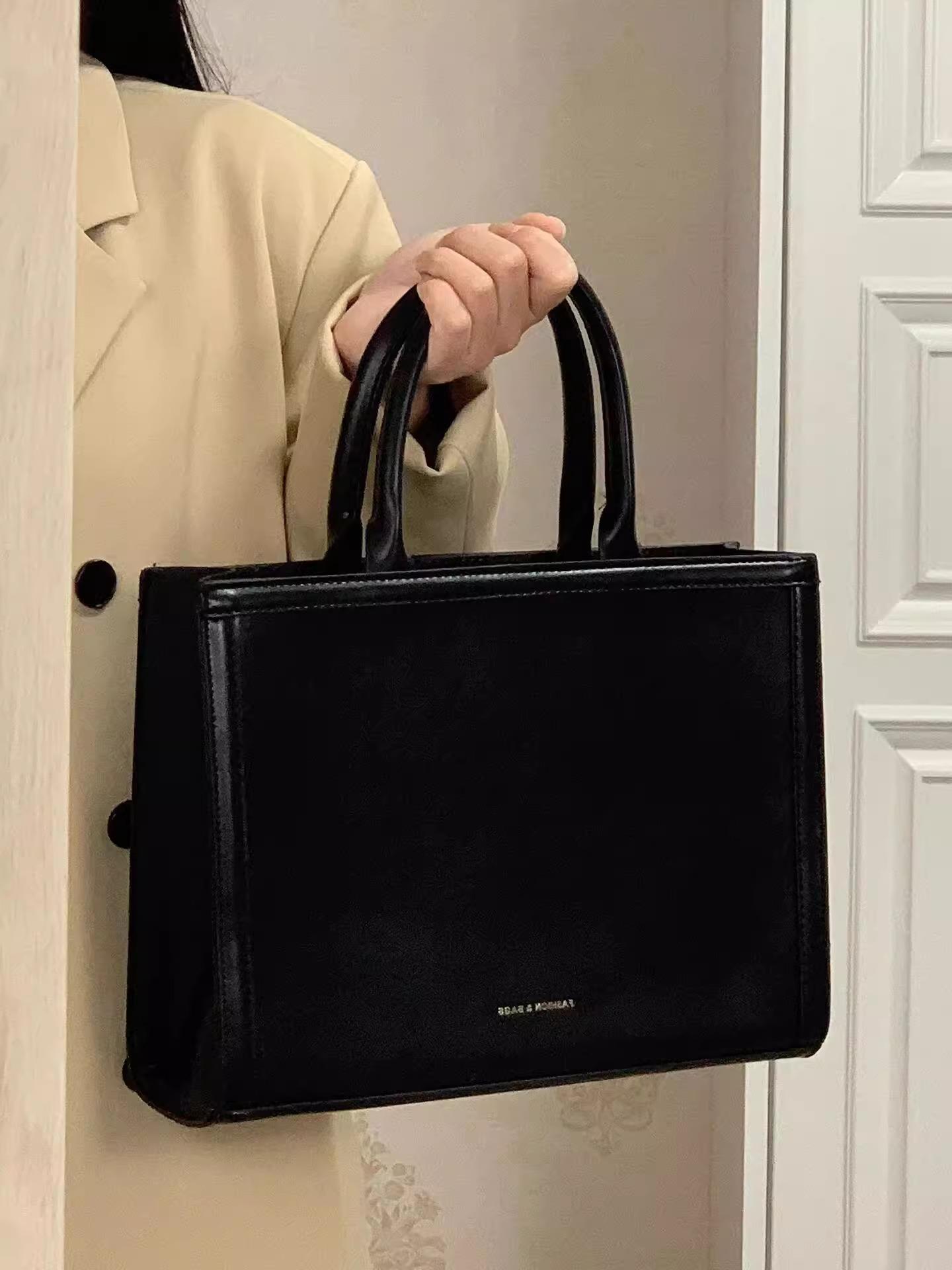 

Преппи Тоут через плечо большой вместимости в корейском стиле - Ретро сумка на одно плечо для поездок на работу Standard чёрный