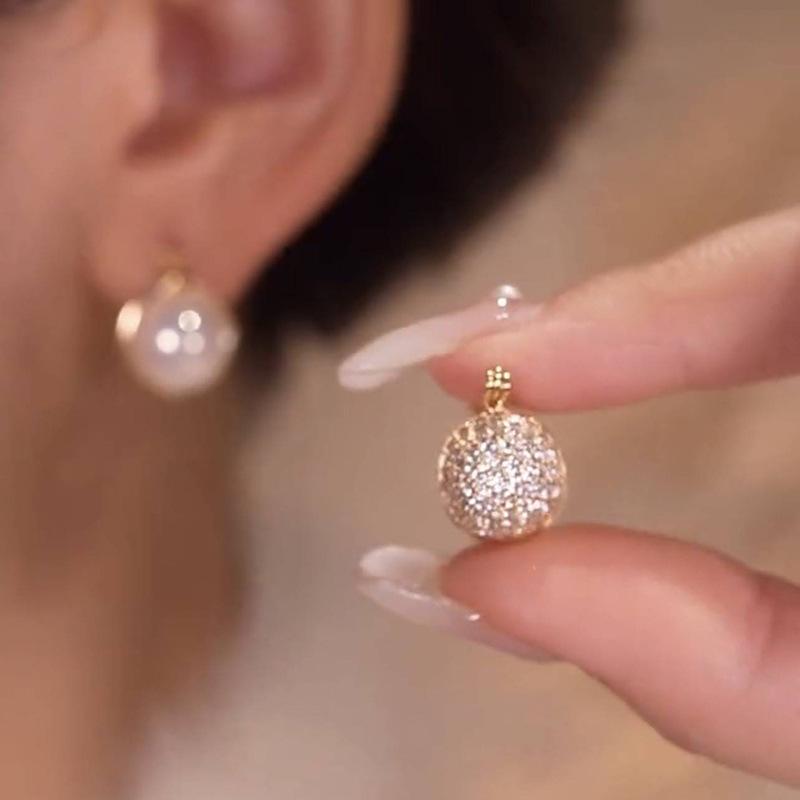 

Gold-Plated Mermaid Pearl Zircon Retro Ear Cuffs for Women