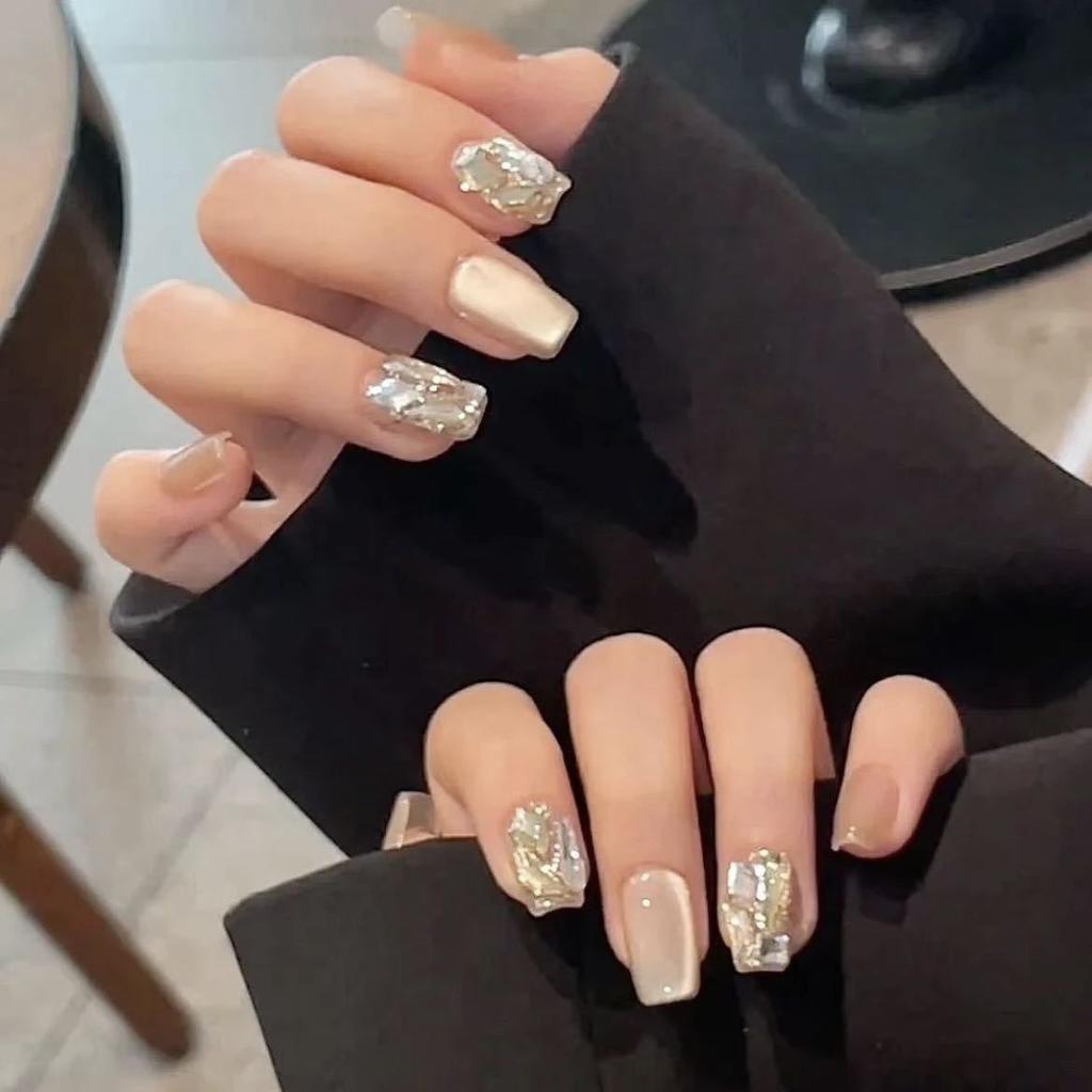 Pure Hand-made Phototherapy Nail Art Electroplating Cat Eye Wear Nail Finished Cat Eye Nail Patches Show Whiteness and Whiteness