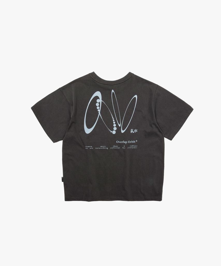 Liomeu Overlap Orbit Short Sleeve T-Shirt_Charcoal