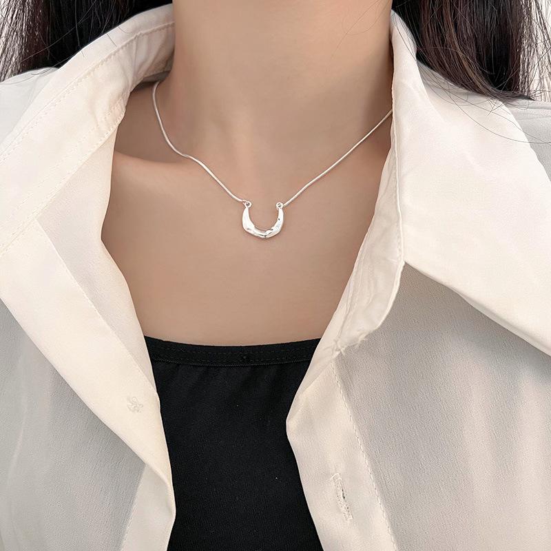 

Необычное U-образное колье Простая ключичная цепочка