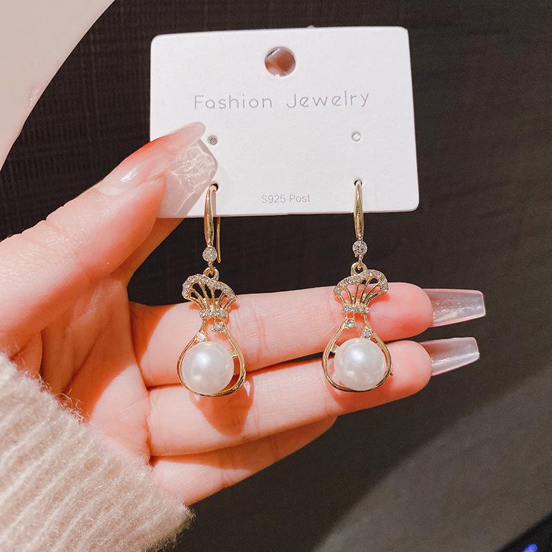 

Элегантные серьги-кошелек с кисточками 2024 года для женщин: Стильные, универсальные аксессуары для осени и зимы белый