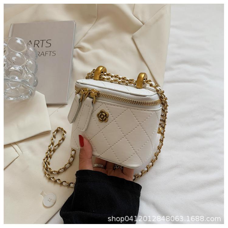 

2025 new niche design box bag retro Spice Girl armpit bag mini commuter versatile single shoulder messenger bag белый