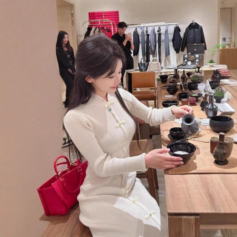 Medium and long sweater skirt knitted disc-buckled cheongsam skirt women's knee slim temperament slim primer dress winter