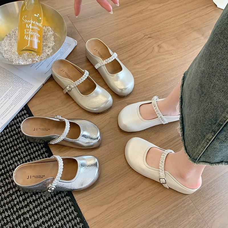 A New Style of Thick-soled Height-increasing Shoes with A Toe Cap and A Half-slipper A Single Cool Flip-top Shoe