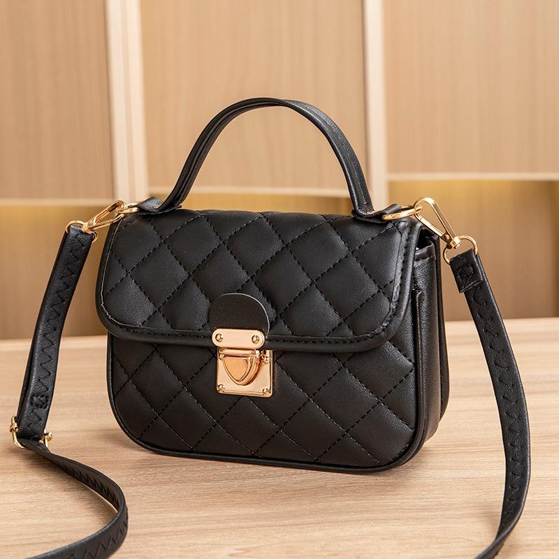Bag women's new trendy girl messenger bag fashion diamond portable shoulder messenger bag small square bag