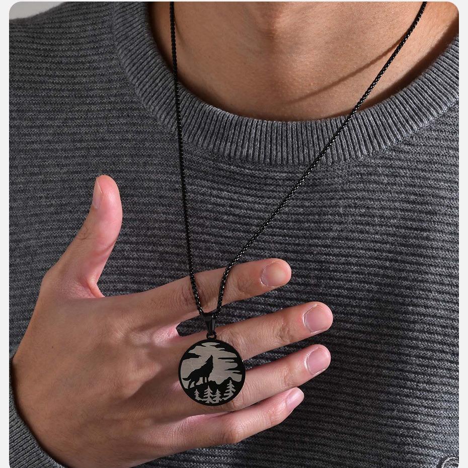 New Viking Wild Wolf Forest Circle Pendant Hip Hop Titanium Steel Necklace for Men
