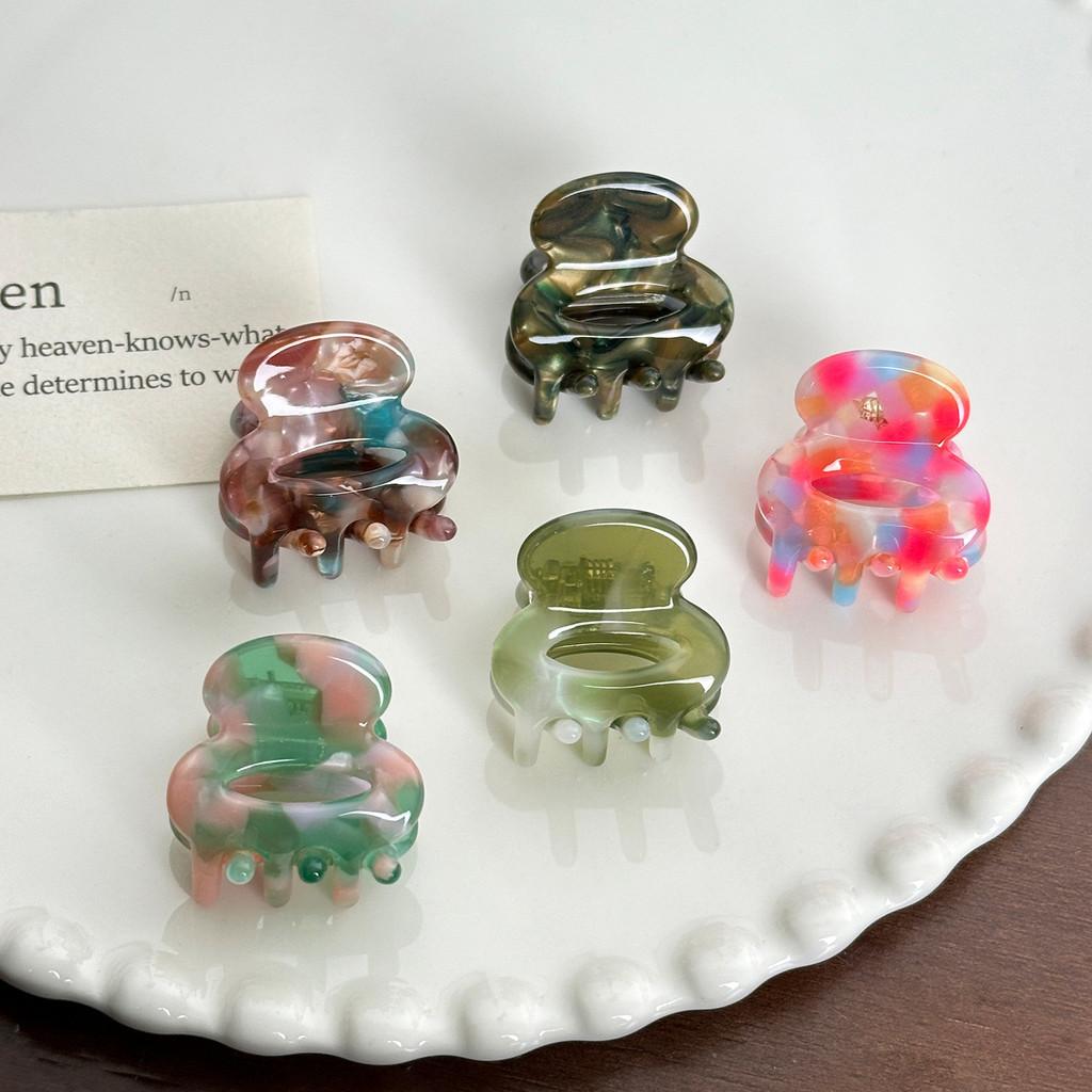 Adorable Geometric Hair Claws In Vibrant Colors For Fashionable Womens Hair