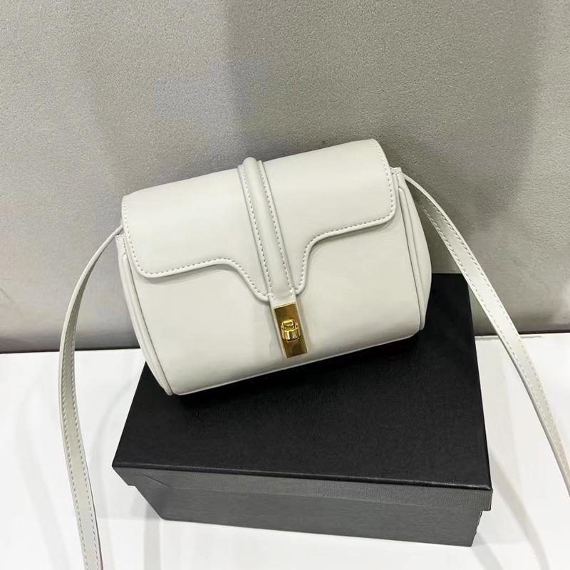 

Женская мини-сумка-седло из натуральной кожи с золотой пряжкой - Arc de Triomphe через плечо с деталями из канвы и кожи белый