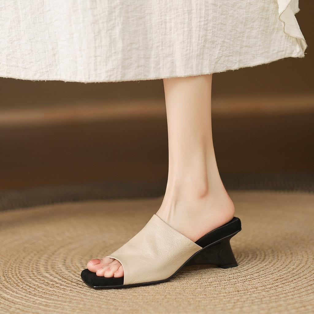 French soft one-word cool slippers for women to wear 2025 summer new fish mouth open-toed sandals
