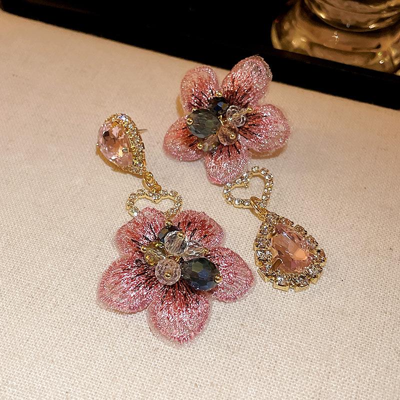 

Silver Needle Diamond Asymmetrical Crystal Flower Earrings Exaggerated Sweet Temperament Earrings Premium Versatile Earrings