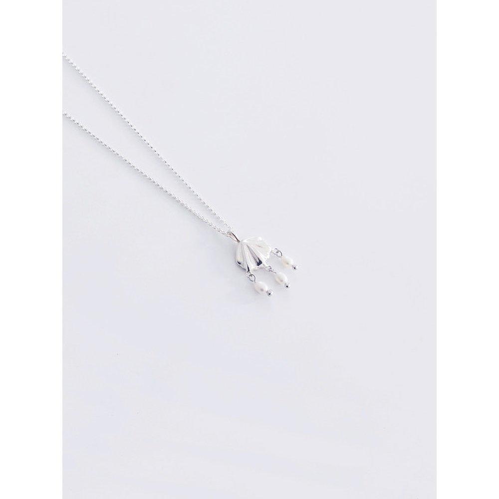 Concha Pearl Drop Necklace