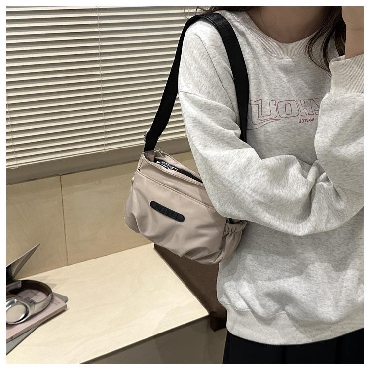 Women's Water-Repellent Nylon Crossbody Bag: Autumn/Winter Casual Solid Color Shoulder Bag