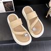 Thick-soled slippers for women's summer wear, stepping on shit 2025 new set of toe sandals, beach fashion with skirts, cool slippers for women