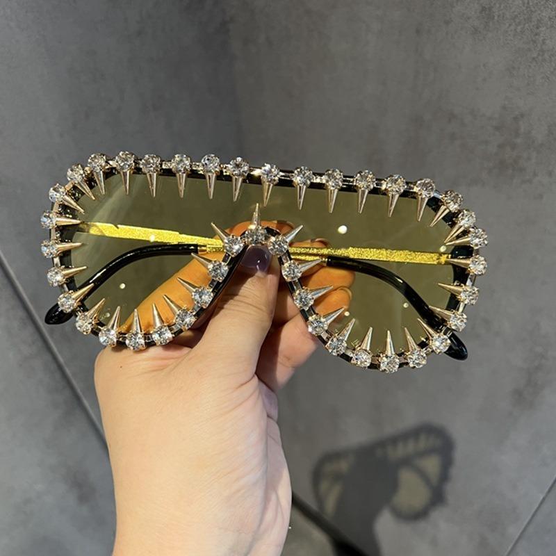 Frameless Punk Diamond One Piece Oversized Sunglasses For Women Luxury Brand Rhinestone Studded Sun Glasses Men Hip Hop Sunglasses