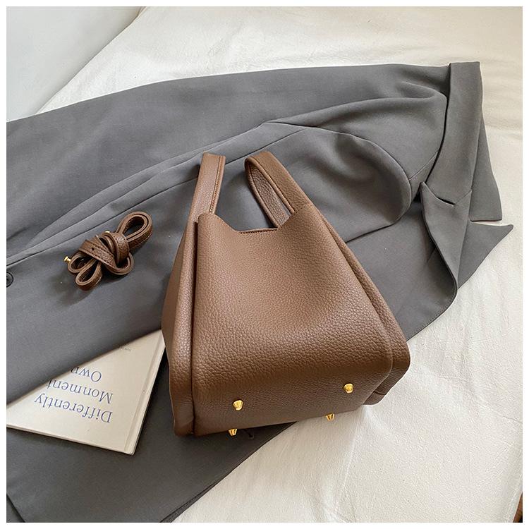 Retro portable bucket bag women's new large-capacity women's messenger bag fashionable versatile high-end shoulder bag trendy