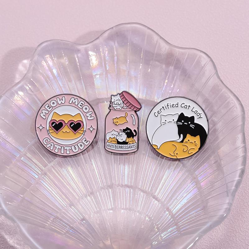 Custom Cartoon Cat Round Metal Badge for Clothes, Bags, or Brooches