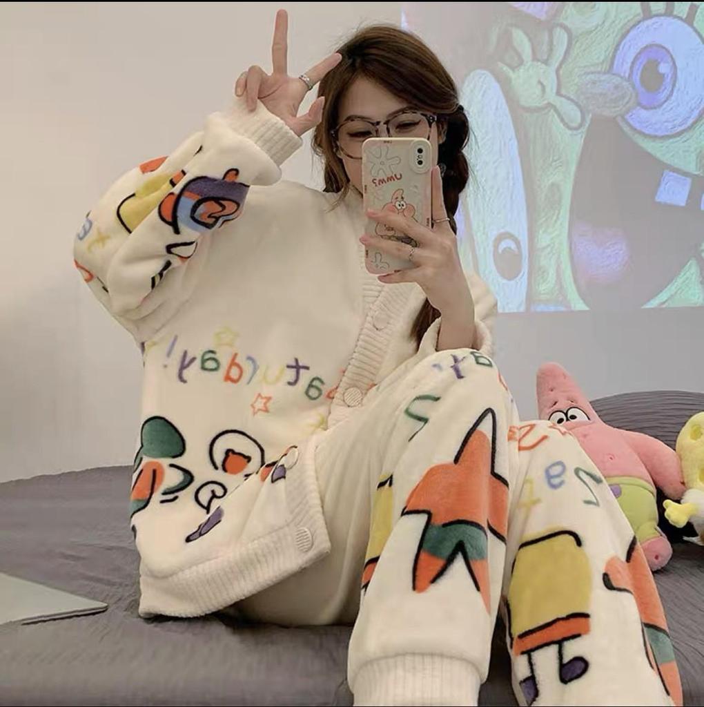 Damen Flanell Pyjama Set, verdickt: Gemütlicher Korallenfleece Langarm Hausmantel für Herbst und Winter.