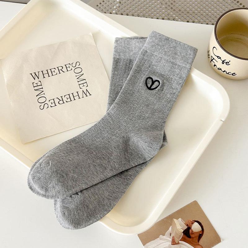 Ladies Autumn Love Embroidery Lovely Everything Boneless Drum Pile Pile Cotton Socks
