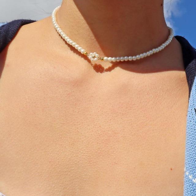 Jemné perlové květinové mašličkové choker náhrdelníky Dlouhý řetízek s přívěskem perlového srdce ve zlatém tónu Náhrdelníky s přívěskem mince Pro stylové šperky Ženy Elegantní Květinové náhrdelníky