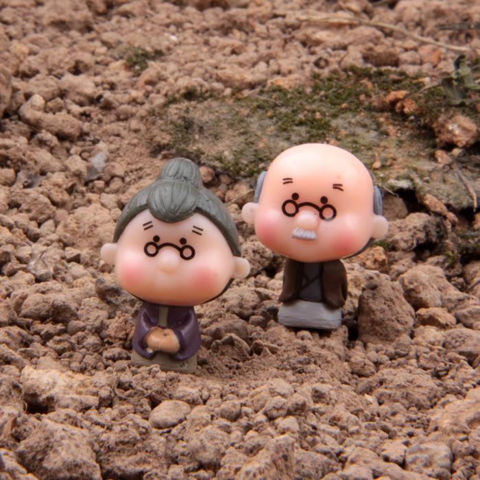 2Pcs Miniature Old Granny Grandpa Christmas Resin Fairy Home Garden Craft Decor