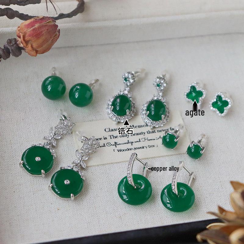 Kolczyki z cyrkoniami w stylu chińskim: Wykwintna moda retro z wszechstronnymi srebrnymi igłami dla wysokiej klasy, luksusowego wyglądu.