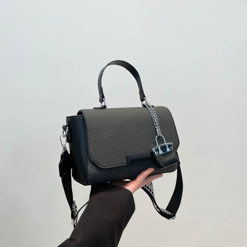 Premium texture niche commuting new trendy shoulder messenger bag retro versatile portable small square bag women