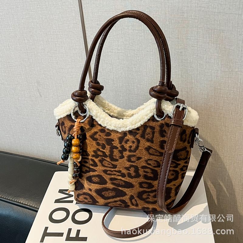 Vintage Maillard brown matte small bag women's 2025 new autumn and winter versatile messenger bag portable bucket bag