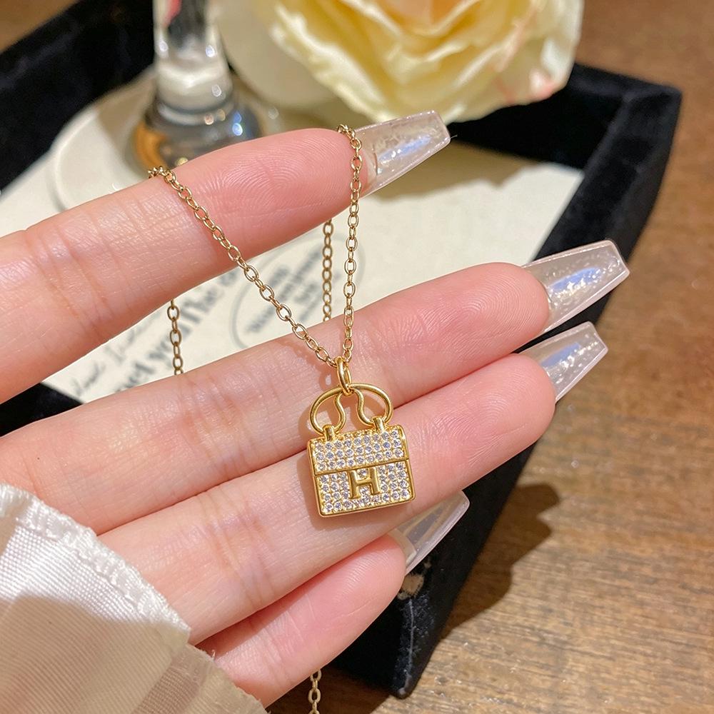 Luxe Diamant 'H' Tas Ketting: Stijlvolle en Elegante Sleutelbeenketting