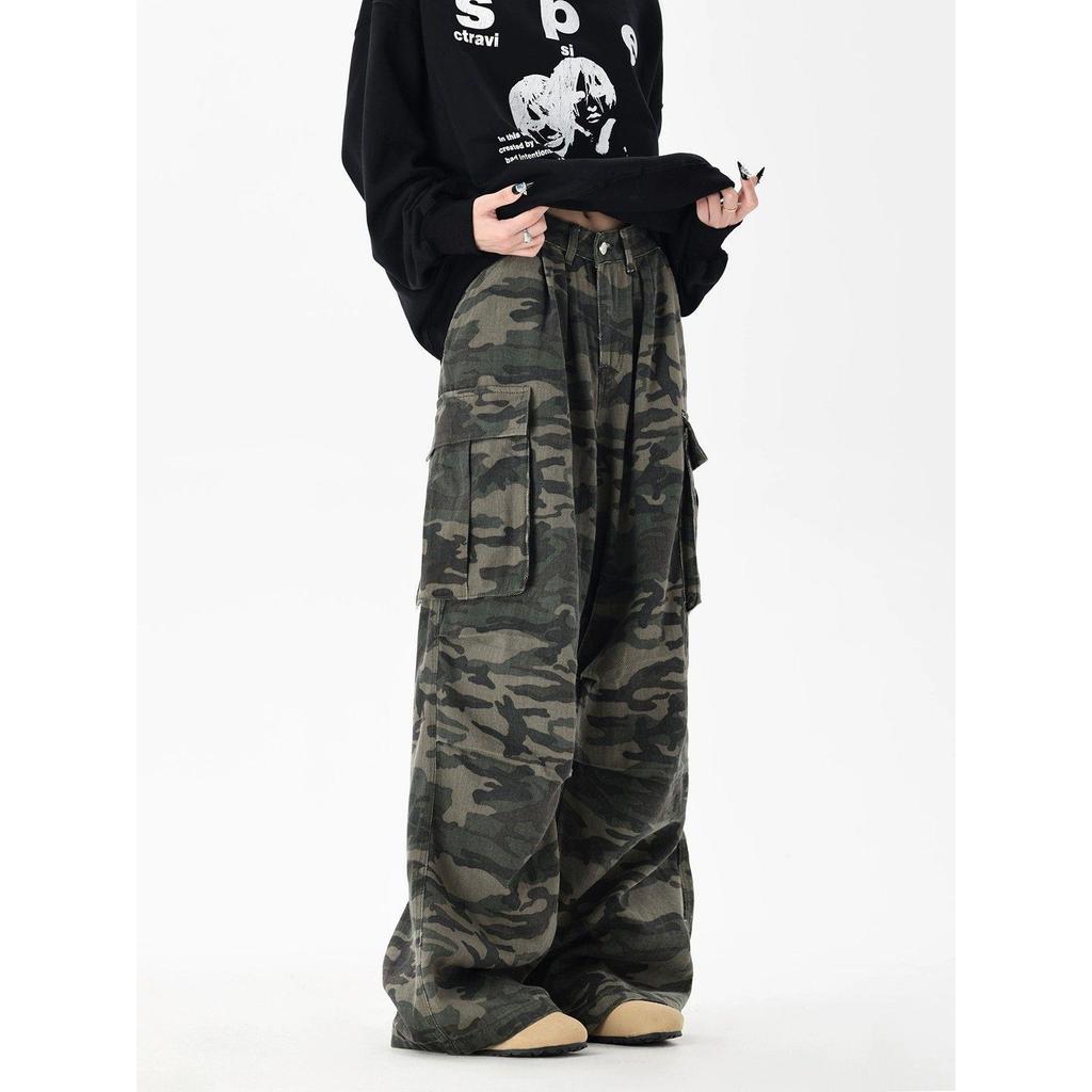 Women's Camouflage Pleated Cargo Jeans - Loose Wide-Leg, Floor-Length Trousers