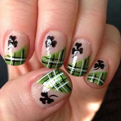 24 Stück Aufdrücknägel Grenzüberschreitende Maniküre Nagelsticker St. Patrick's Grid Clover Kurze Quadratische Tragbare Nägel Abnehmbare Nagelaufkleber