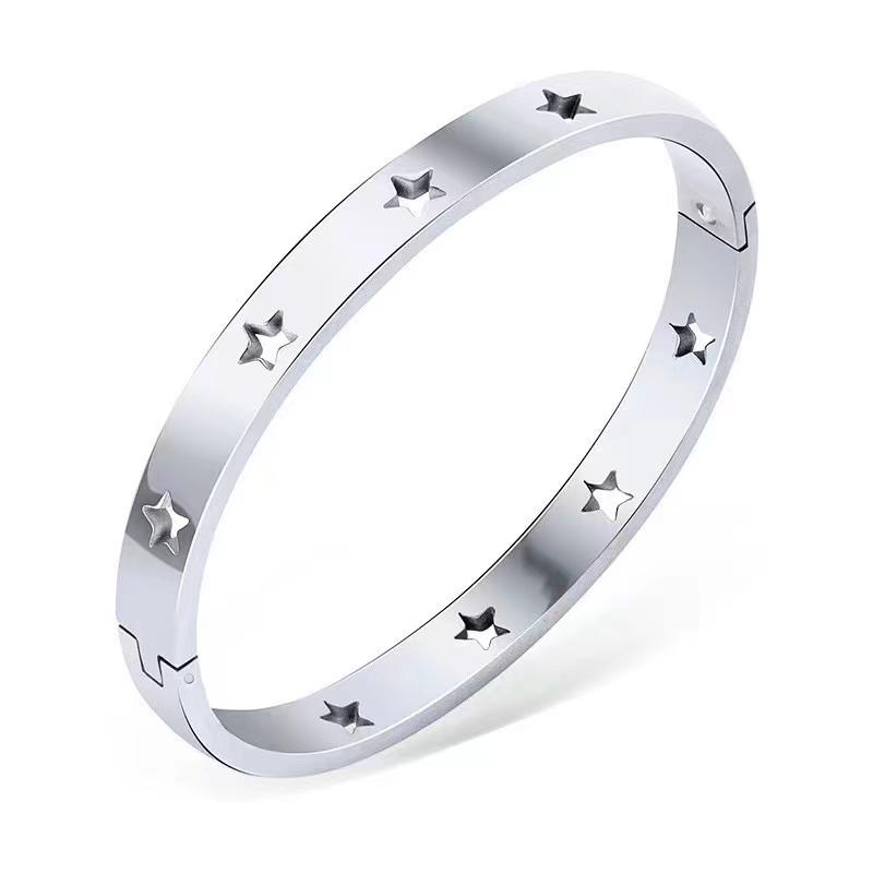Trendy 18K Gold Plated Charm Bangle Bracelet with Diamond Hollow Out Star Design for Women Elegant Wedding Gift Jewelry