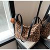 Ielgy High-End Retro Large-Capacity Tote Bag Fashionable All-Match Work Commuter Messenger Bag