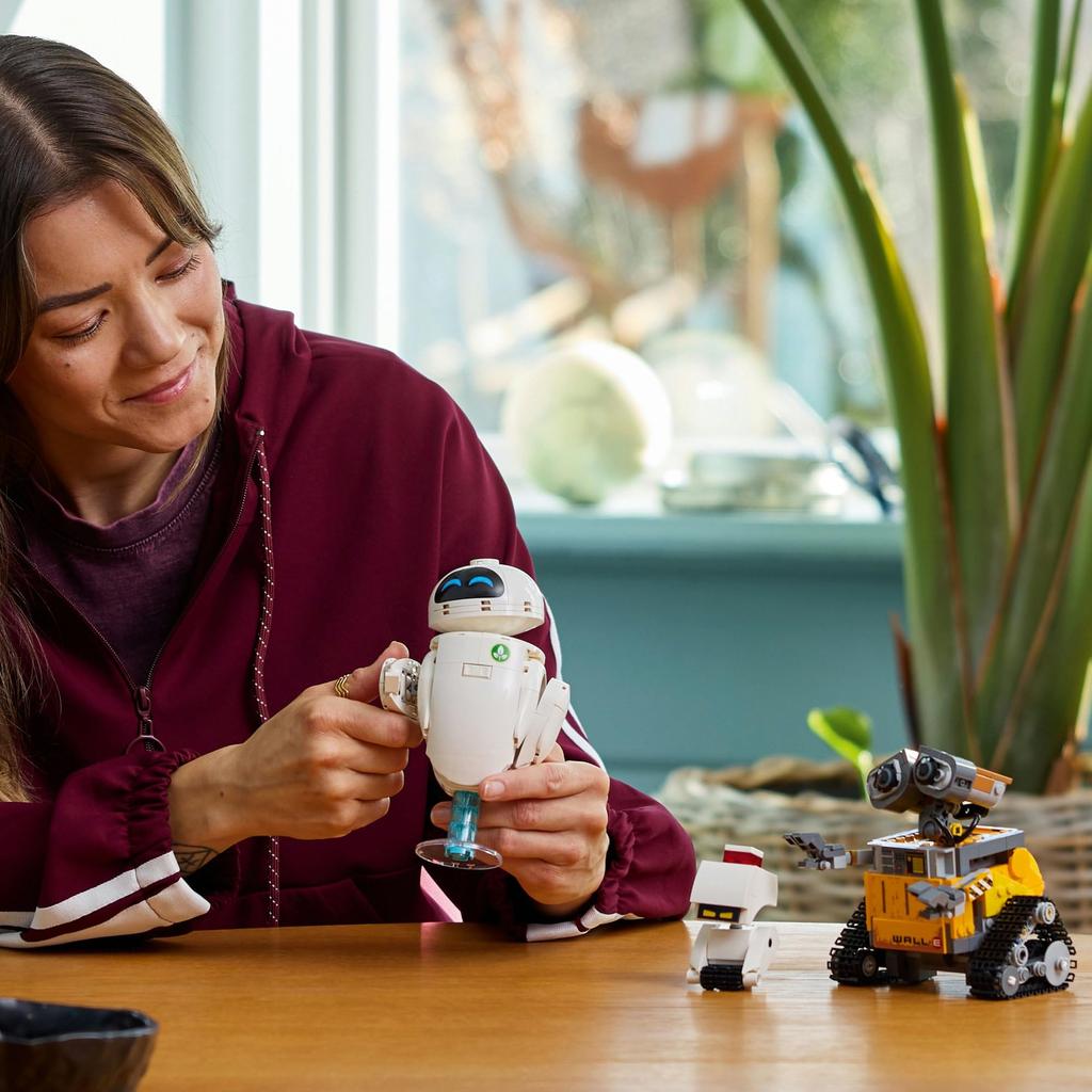 LEGO Disney & Pixar WALL-E & EVE Spielzeug, Geburtstagsgeschenk, Bausteine, Männer & Frauen, Weltraum, Disney Merchandise, 43279