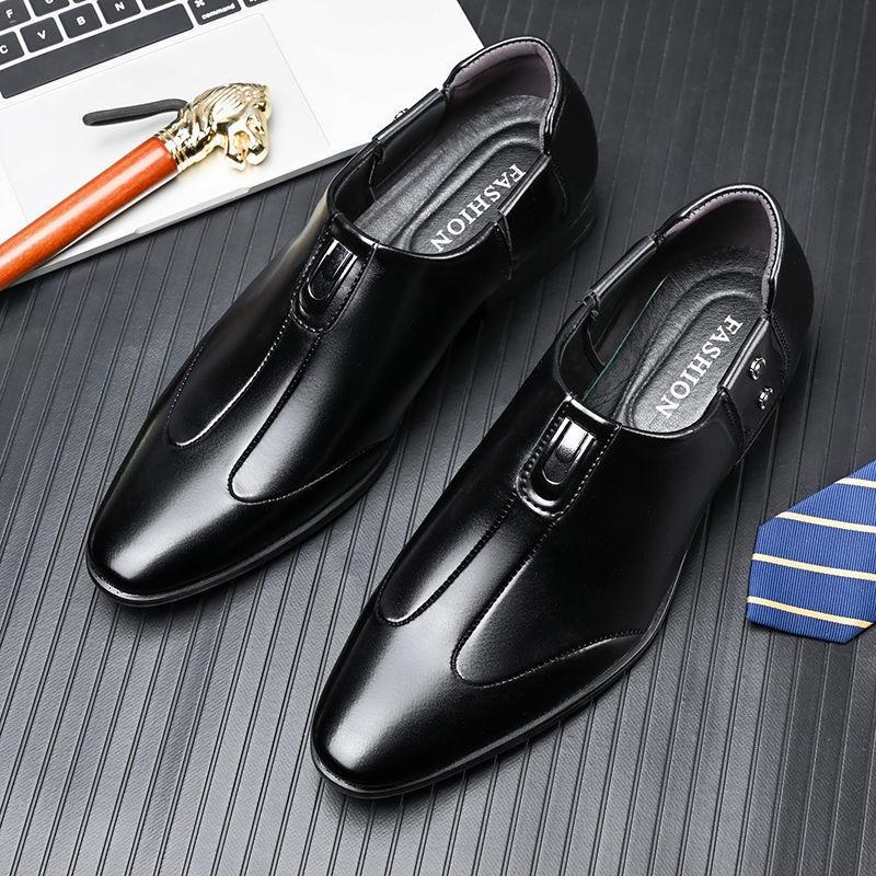Autumn and winter men's business dress leather shoes gouging pointed men's shoes British shoes black can be velvet