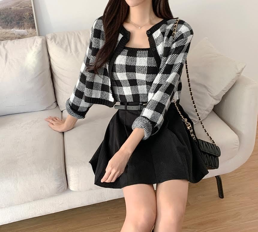 Korean Fashion Knit Long Sleeve Gingham Korean Short [KOREARU] Women's Sweater, Check, Camisole/Cardigan Set, Flattering, Stylish, Cute, Clothing,