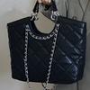 2025 lätt lyx liten doftande vind diamantrutig tote bag höst och vinter ny stor kapacitet bärbar damväska kedja axelväska