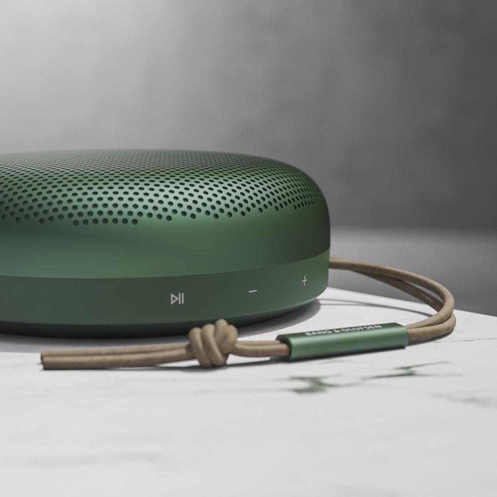Bang & Olufsen Beosound A1 2nd Green Portable Speaker, Bluetooth Wireless, IP67 Certified, Waterproof & Dustproof, for Video Conferencing, 18 Hours Pl