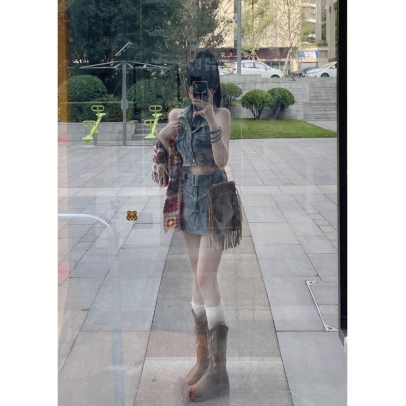 Women s Spicy Girl Streetwear Denim Set: Slim-Fit Raw Hem Vest & High-Waisted Letter Print Mini Skirt M жилета