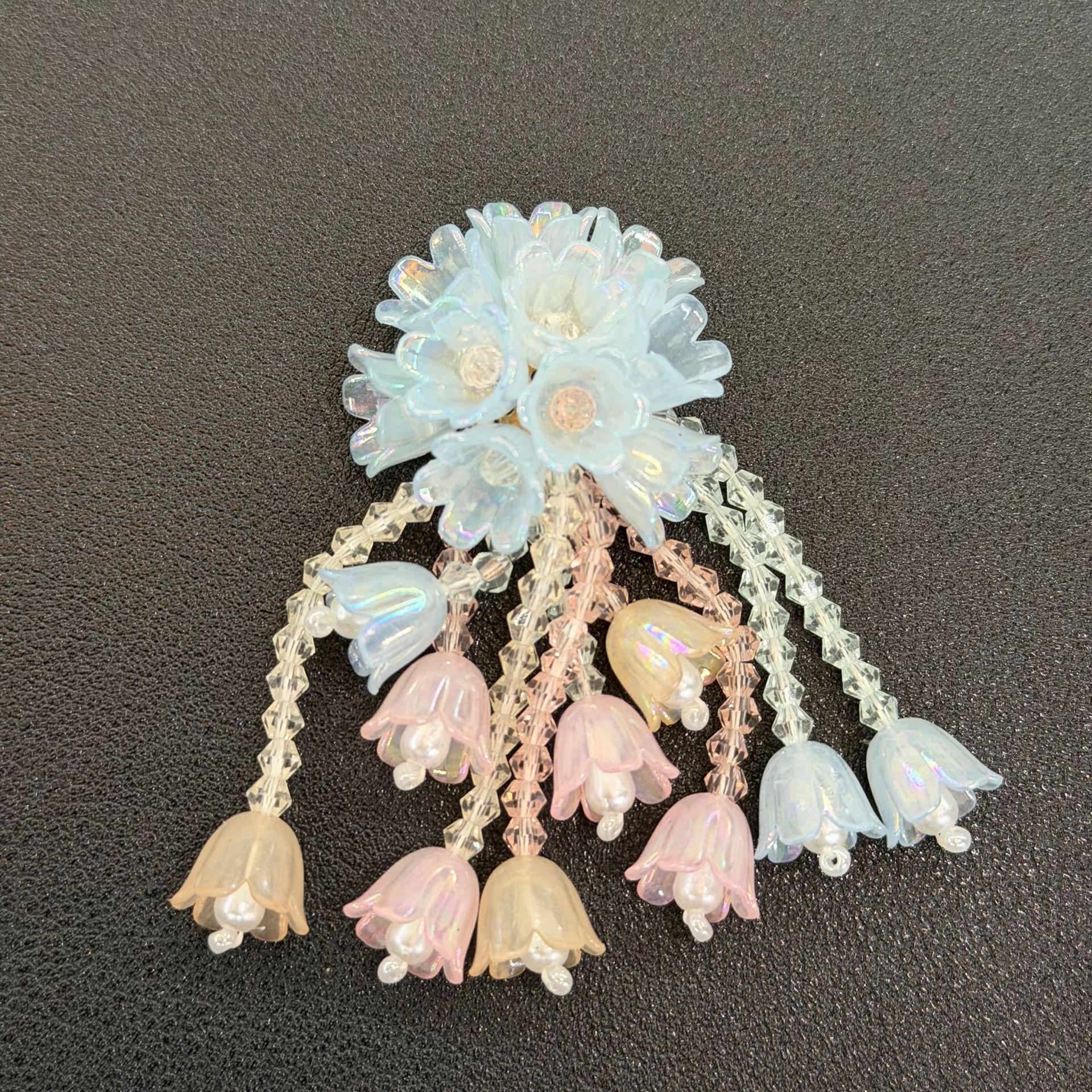 

Colorful Crystal Lily Beaded Earrings - Girlish and Elegant білий